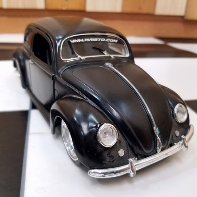 【 岐阜市六条江東 引取り大歓迎 】 Maisto/マイスト 1/18 VOLKSWAGEN 1951 ワーゲン ローダウンカスタムモデル