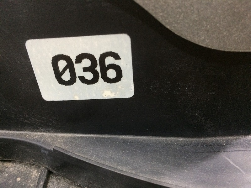 58 フォード マスタング V8 5L クーペ インテーク マニホールド インマニ 汚れ有 GTプレミアム 6代目 H26年3月 オックスフォードホワイト Y_画像6