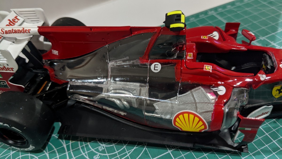 フェラーリ　F10　1/20　塗装済完成品