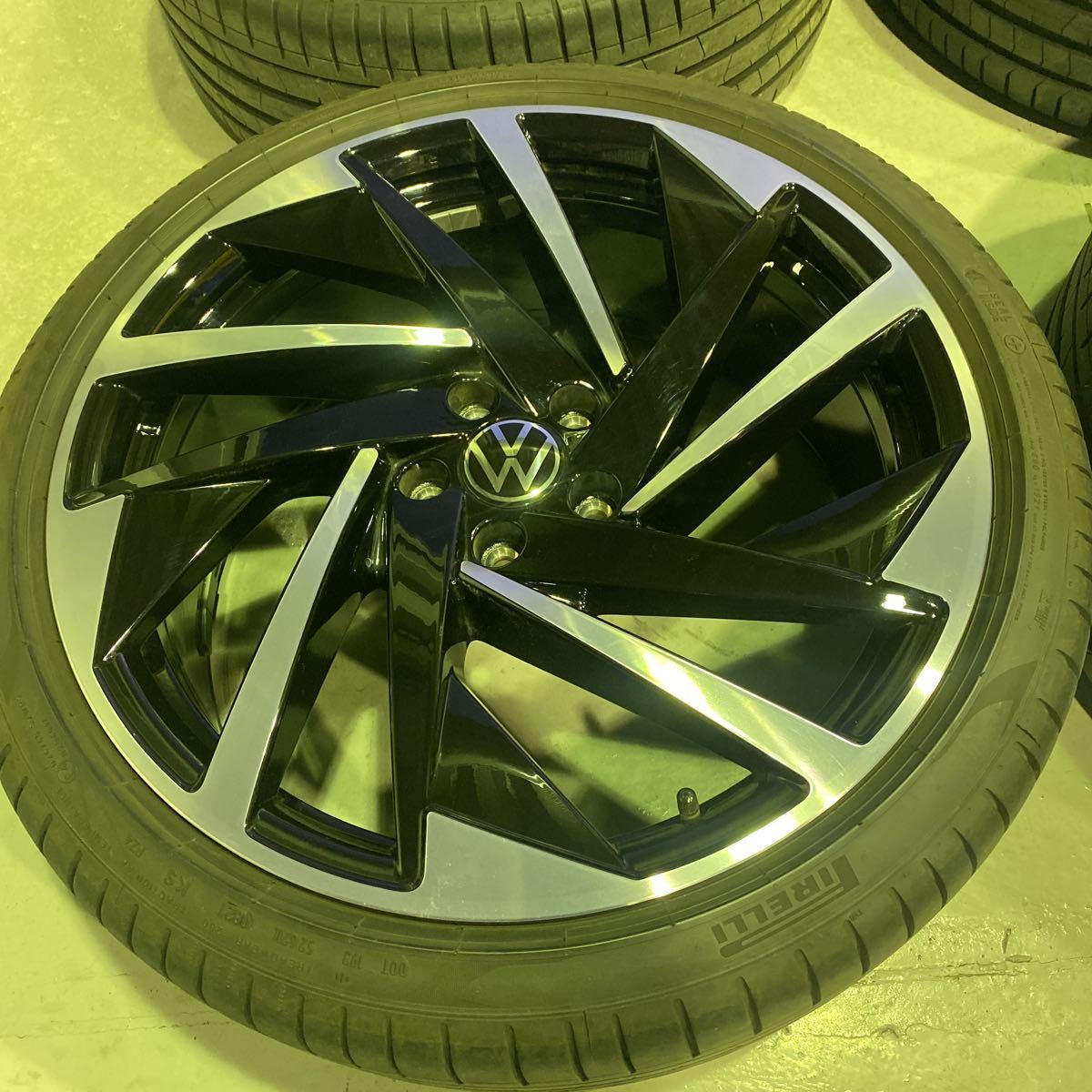 VW フォルクスワーゲン アルテオン 純正ホイール 20×8J 5/112 +40 245