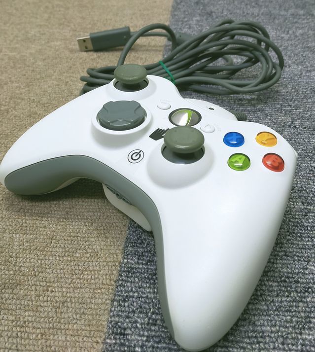 【NY099】Xbox 360 20GB スタンダートモデル ソフト4本セット フォルツァ モータースポーツ3 エースコンバット6 塊魂 FIFA　NFL_画像6