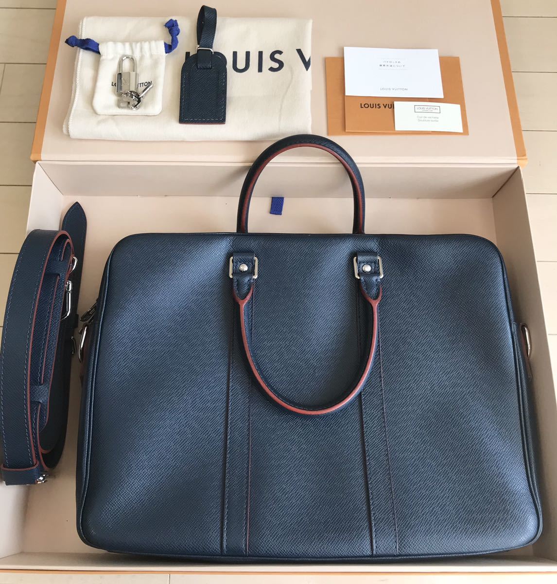 Louis Vuitton PDV PM Taiga ブリーフケース 限定色|PayPayフリマ