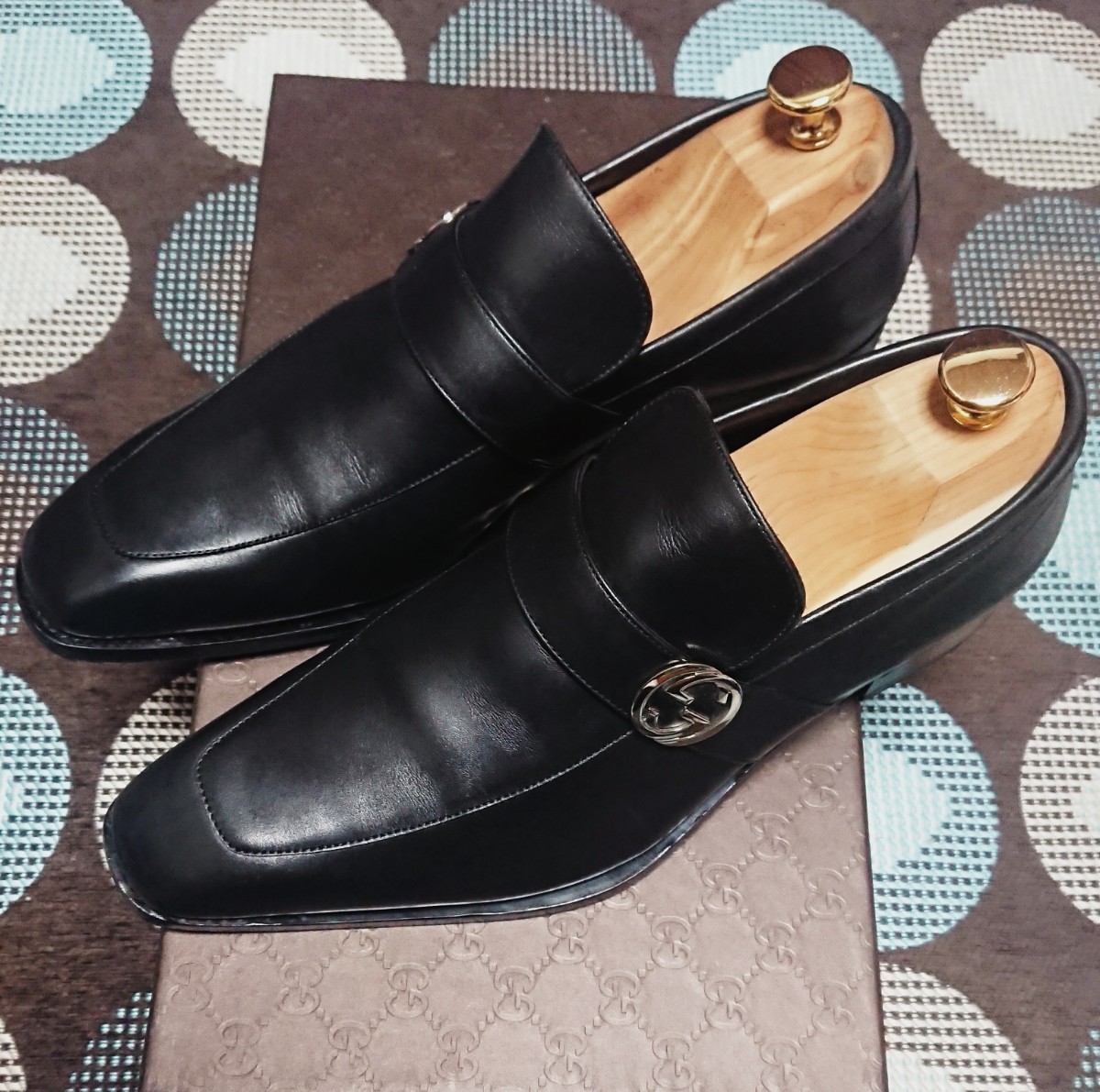 見事な 美品 GUCCI EJ 1/2 39 黒 インターロッキング ローファー