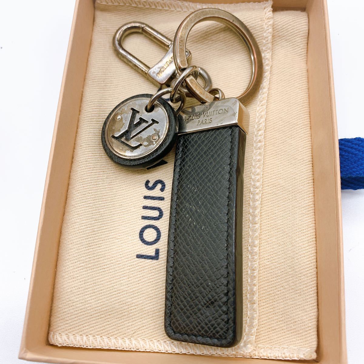 LOUIS VUITTONporutok Rene okro b Taiga key ring 