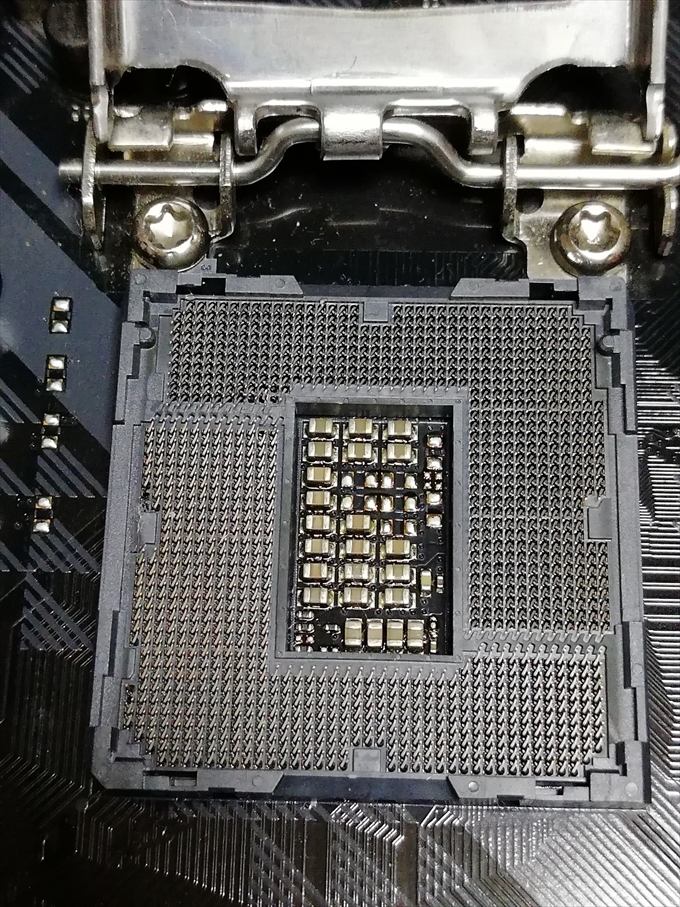 ゲーミングPC Core i5 8600 (SR3X0)/ ASUS TUF H370-PRO GAMING/ 玄人志向 KRPW-L5-600W/80+/ team VULCAN DDR4 2666 4GB×2枚 ジャンク品_画像9
