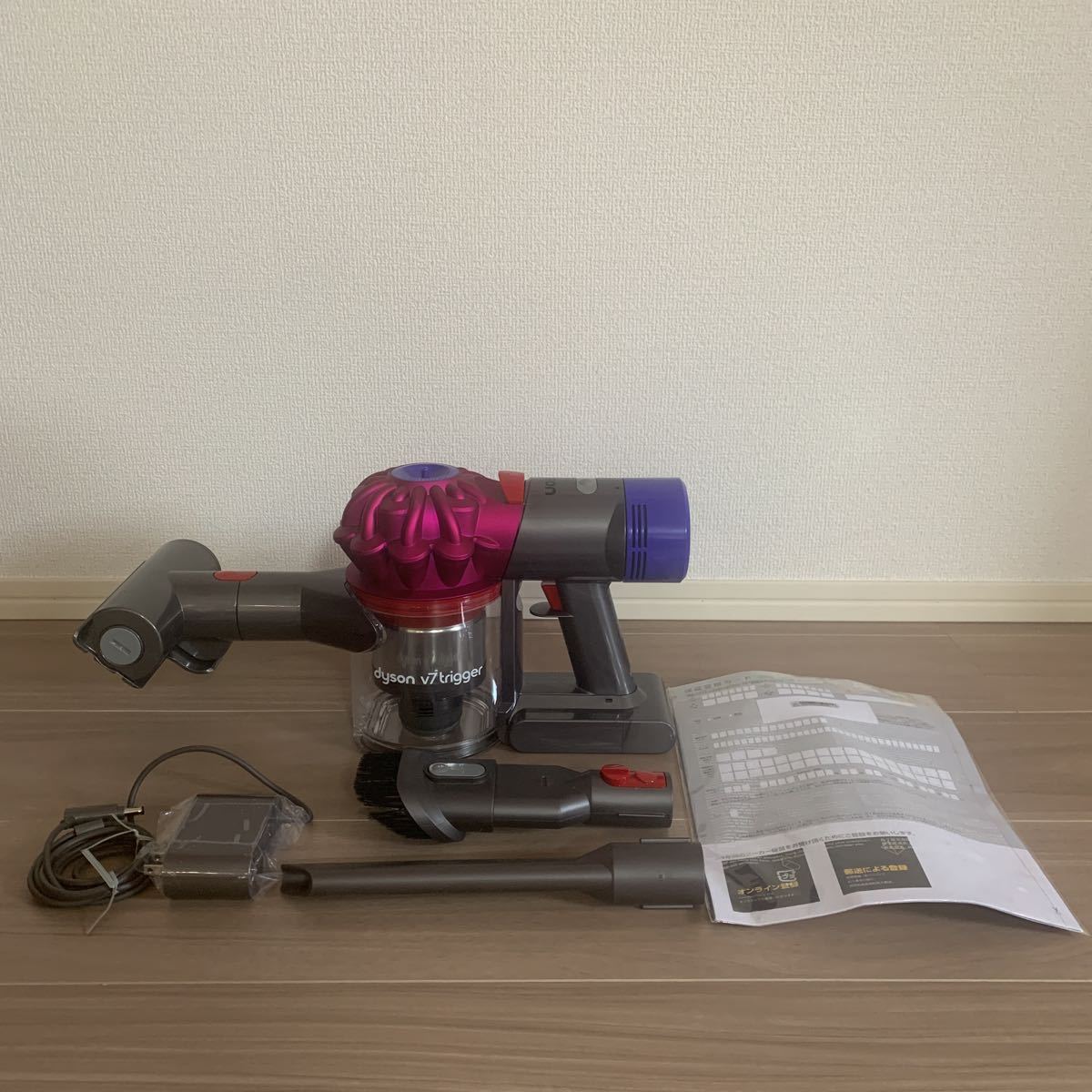 美品 dyson v7 trigger HH11 mh コードレスクリーナー コードレス掃除