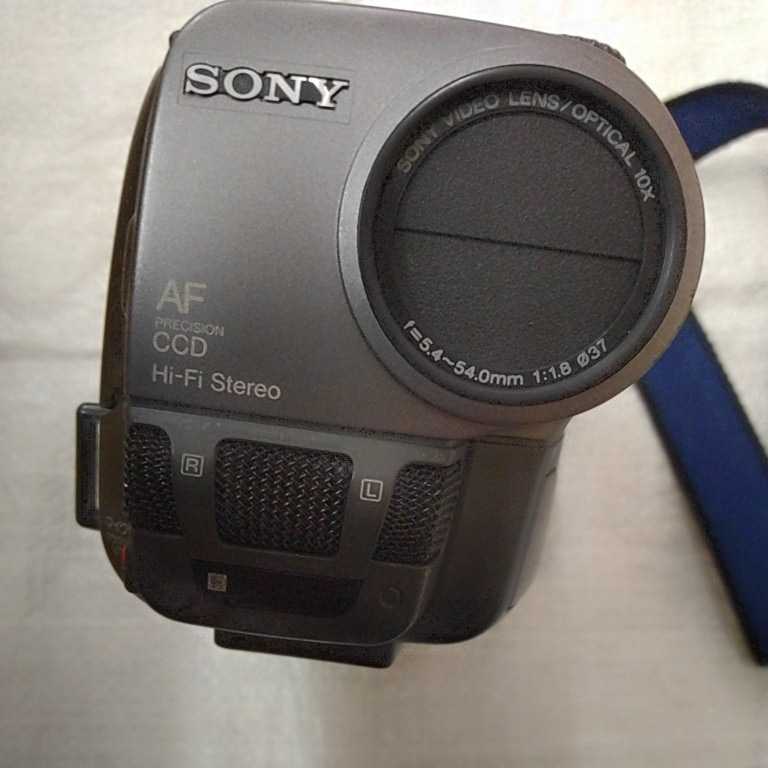 ★ SONY　video Hi8 Handycam　CCD-TR11　などと記された ビデオカメラ　ジャンク出品　1円スタート　ソニー　ハンディカム_画像3