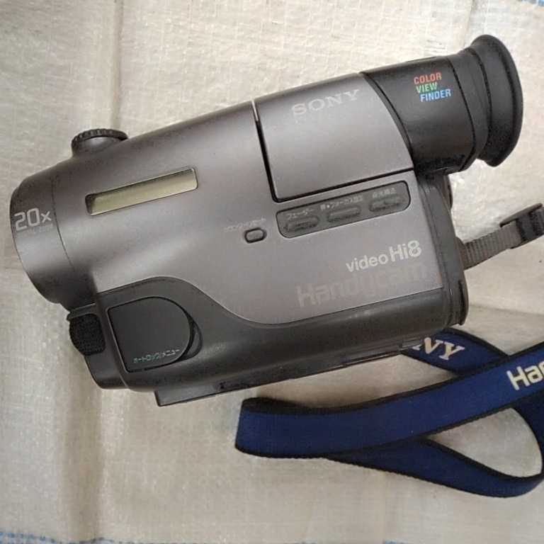 ★ SONY　video Hi8 Handycam　CCD-TR11　などと記された ビデオカメラ　ジャンク出品　1円スタート　ソニー　ハンディカム_画像1