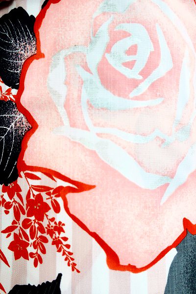 【送料無料】新品　未使用品　ブランド浴衣　和風館　白×ピンク　薔薇　ストライプ　セオアルファ　化繊　日本製　仕立て上がり　m-1409_画像5