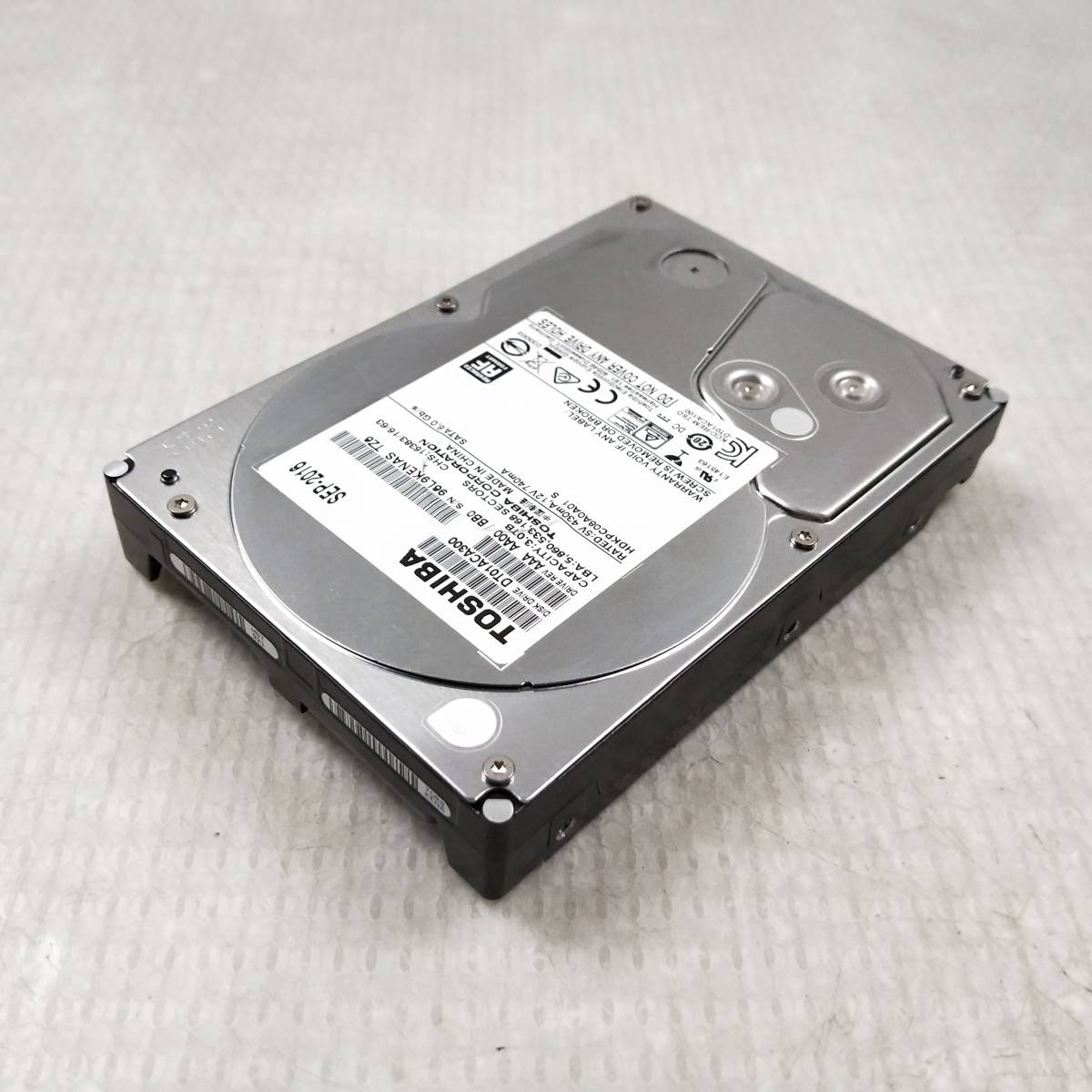 【中古パーツ】3.5 SATA 3TB 1台 正常 TOSHIBA ST01ACA300 使用時間25H ■HDD845_画像1