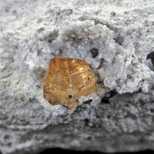 インペリアル トパーズ アメリカ ユタ州 母岩付き結晶 〔DA1-2