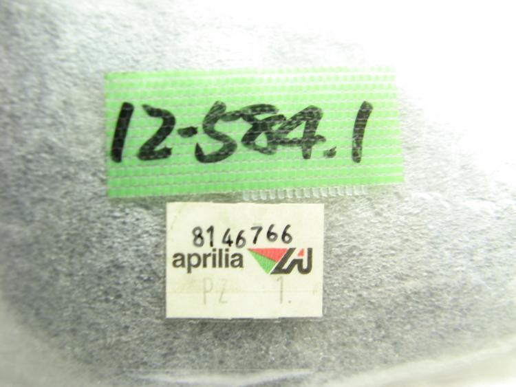 ☆新品未使用☆ 純正(AP8146766) 右側ヒールガード カーボン アプリリア RSV1000 トゥオーノ aprilia TUONO 12-584.1_画像3