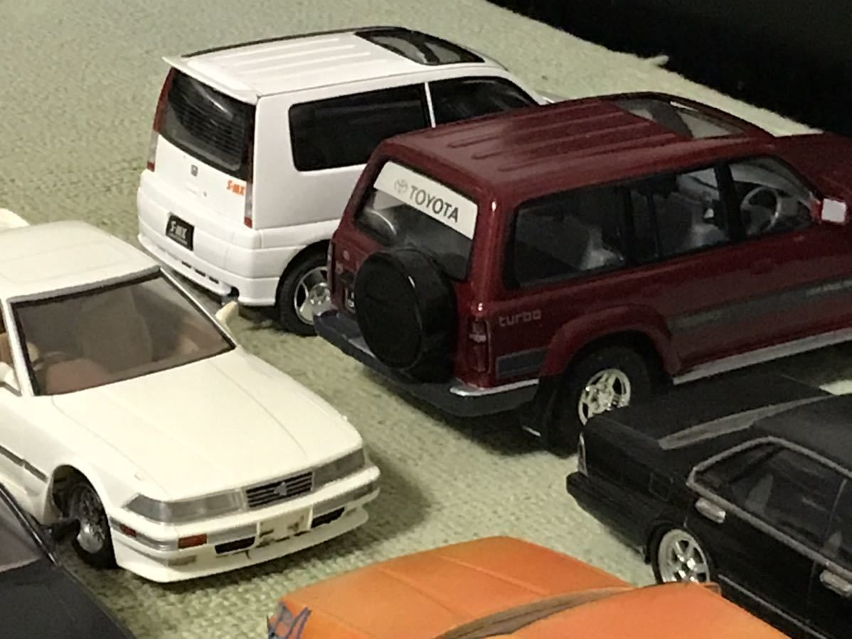 送料無料 郊外の廃車屋さんセット プラモデル 完成品 1/24 ジャンク セドリック ソアラ セフィーロ ランドクルーザー SM-X 旧車 ドリフト