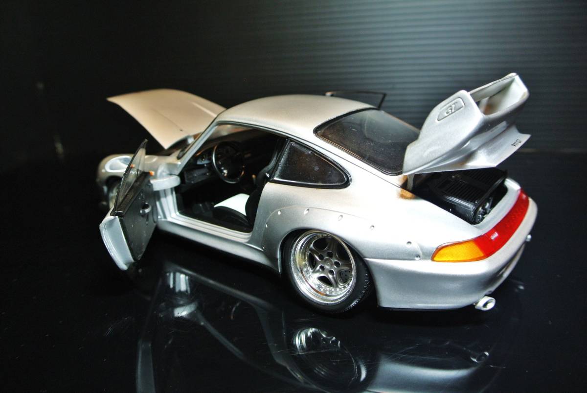 ☆絶版モデル☆カスタム品☆UT models 1/18 Porsche 911 GT2 ポルシェ