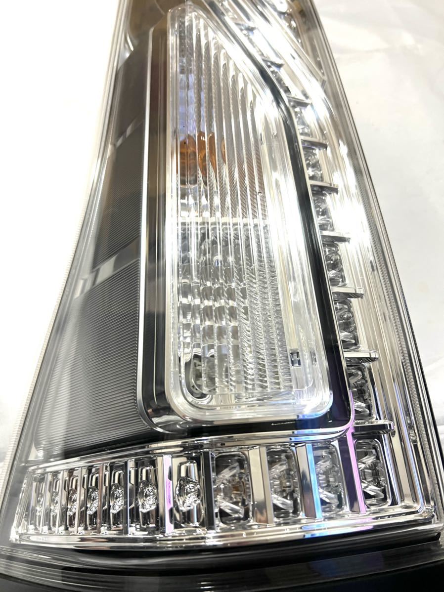 美品 後期 ハイウェイスター C26セレナ 左 テールランプ 日産 220