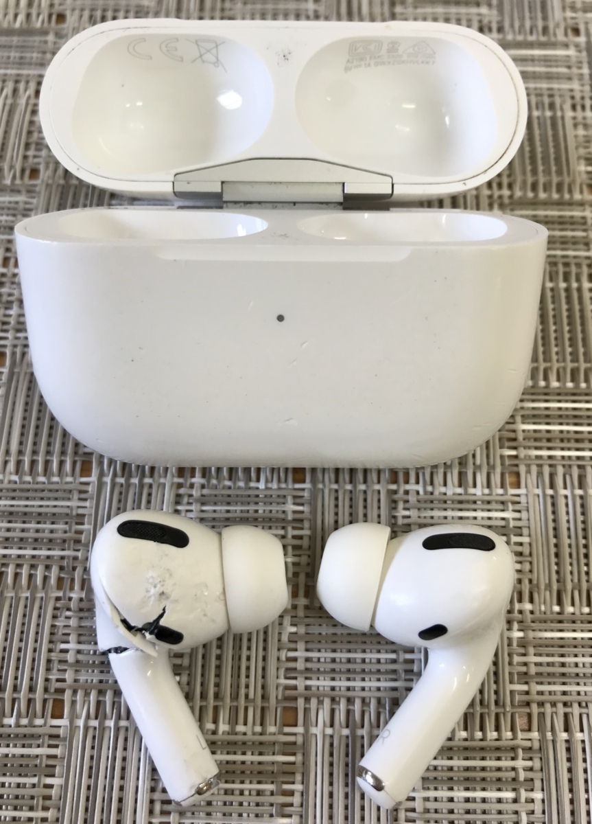 ☆ケース&右のみ☆Apple AirPods Pro 充電ケースと右のみ (左不良品) A2190 Apple純正品 MWP22J/A ワイヤレス イヤホン bumisehat.org