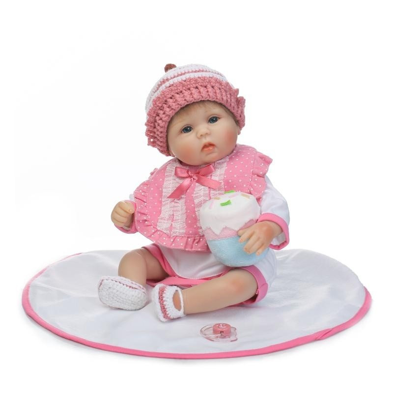 レビュー高評価の商品！ かわいいベビー人形 リアル赤ちゃん人形 【送料無料】リボーンドール 衣装とおしゃぶり・哺乳瓶付き ちいさめ乳児ちゃん かわいいお帽子 抱き人形、ベビー人形