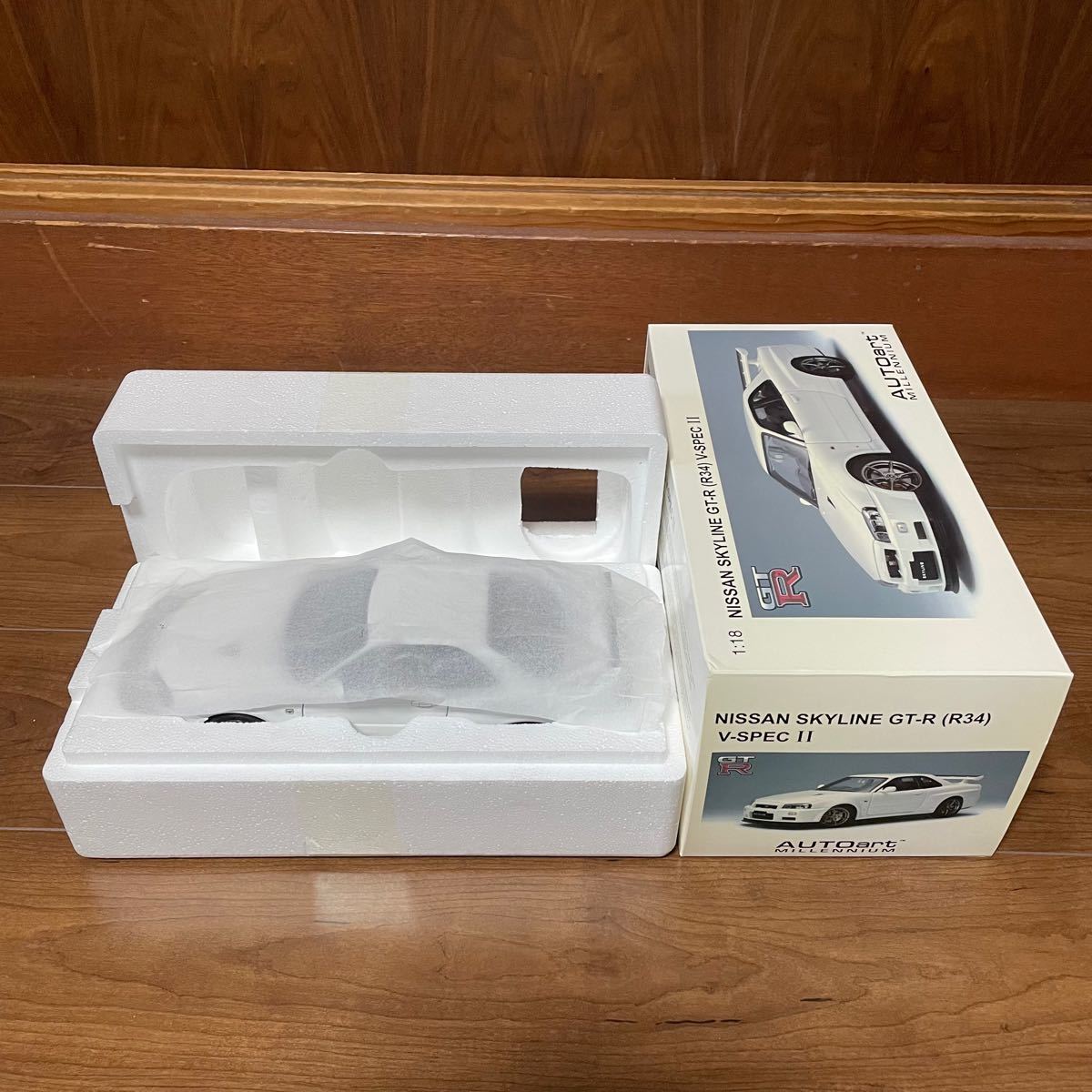 未展示品オートアート1/18 スカイライン GT-R R34 V-SPEC II 未展示品オートアート1/18 スカイライン GT-R R34 V-SPEC II