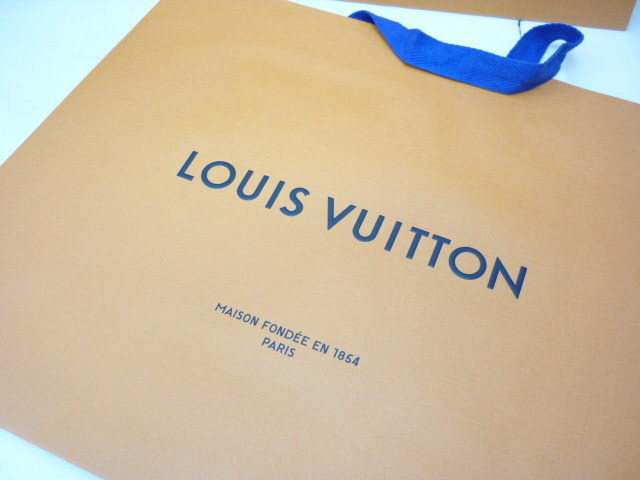 32. LOUIS VUITTON ルイ・ヴィトン 紙袋 同サイズ 15枚セットで ショッパー 現行 オレンジ_画像3
