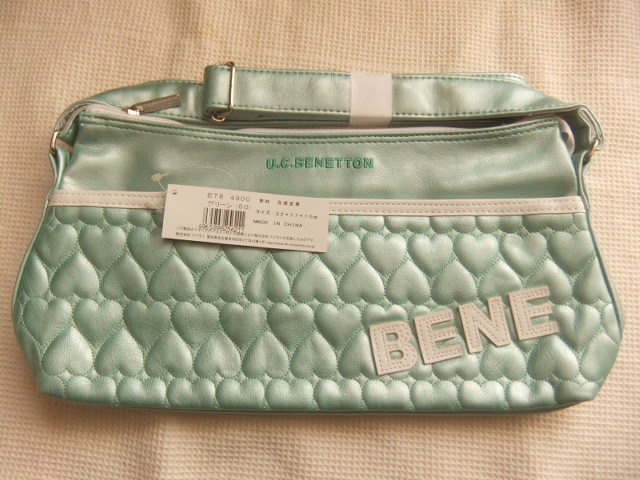  unused * Benetton * heart motif shoulder bag 