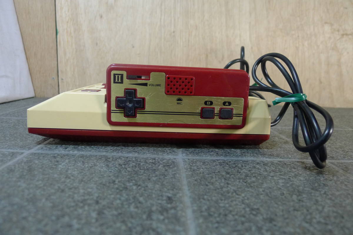 DD120 Nintendo/任天堂 ファミリーコンピューター(2コンのみ四角ボタン) HVC-001 ファミコン FC 動作品 レア品 /100_画像5