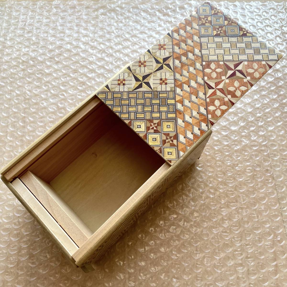 驚きの安さ 箱根寄木細工 木象嵌 ひみつ箱 5寸10回:独創的 驚きの安さ 箱根寄木細工 木象嵌 ひみつ箱 5寸10回:独創的