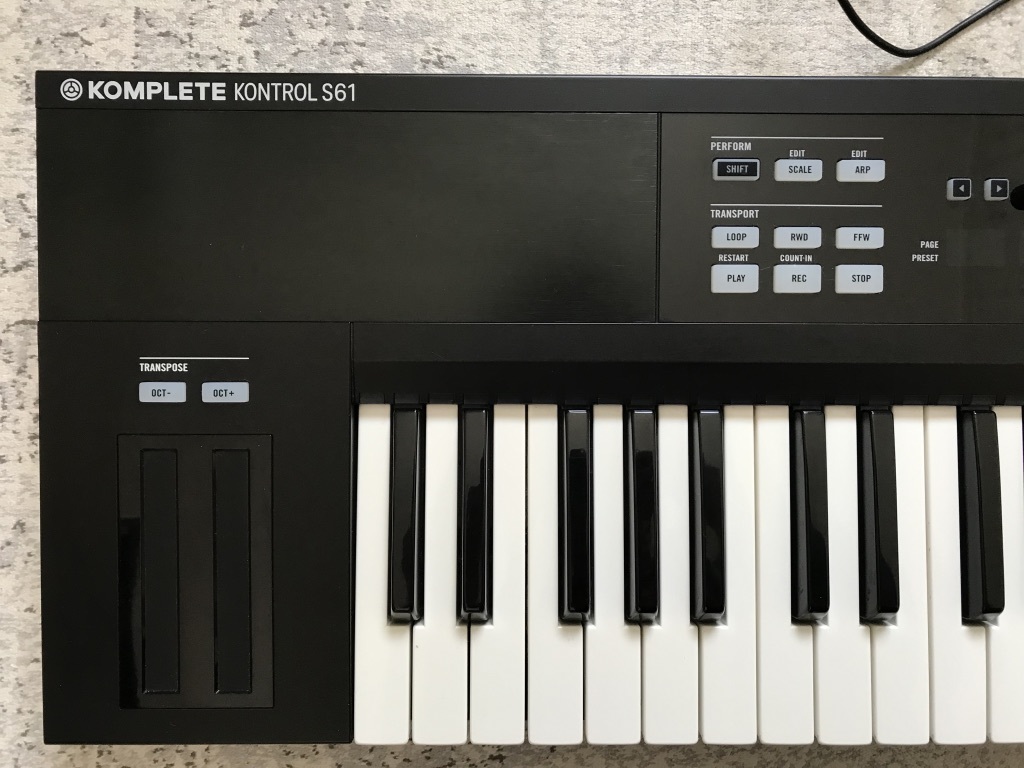 美品 NATIVE INSTRUMENTS ネイティブ インストゥルメンツ KONTROL S61