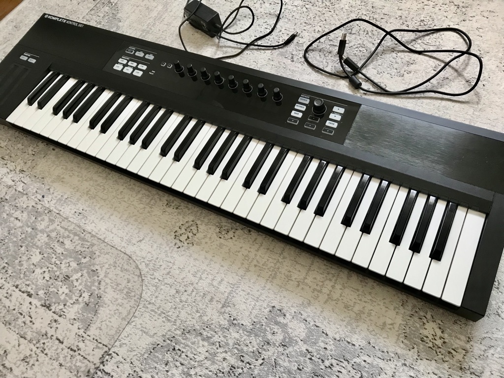 美品 NATIVE INSTRUMENTS ネイティブ インストゥルメンツ KONTROL S61