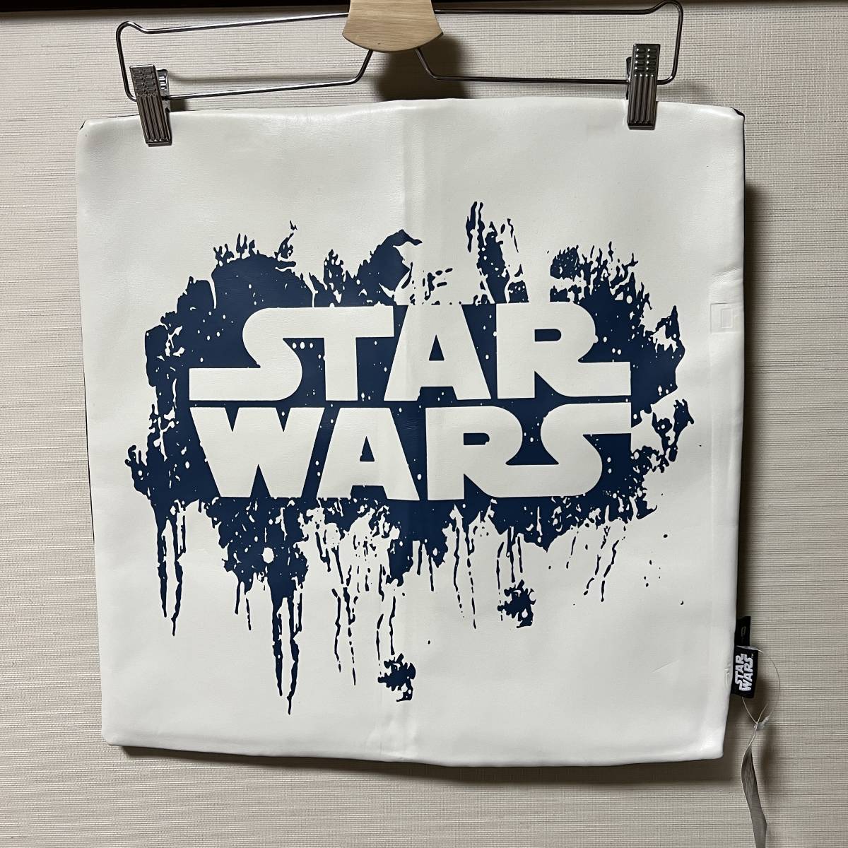 STAR WARS (スター・ウォーズ) - スターウォーズ スペースロゴ クッションカバー 難あり 45cmx45cm (タグ付き新品未使用)_画像2