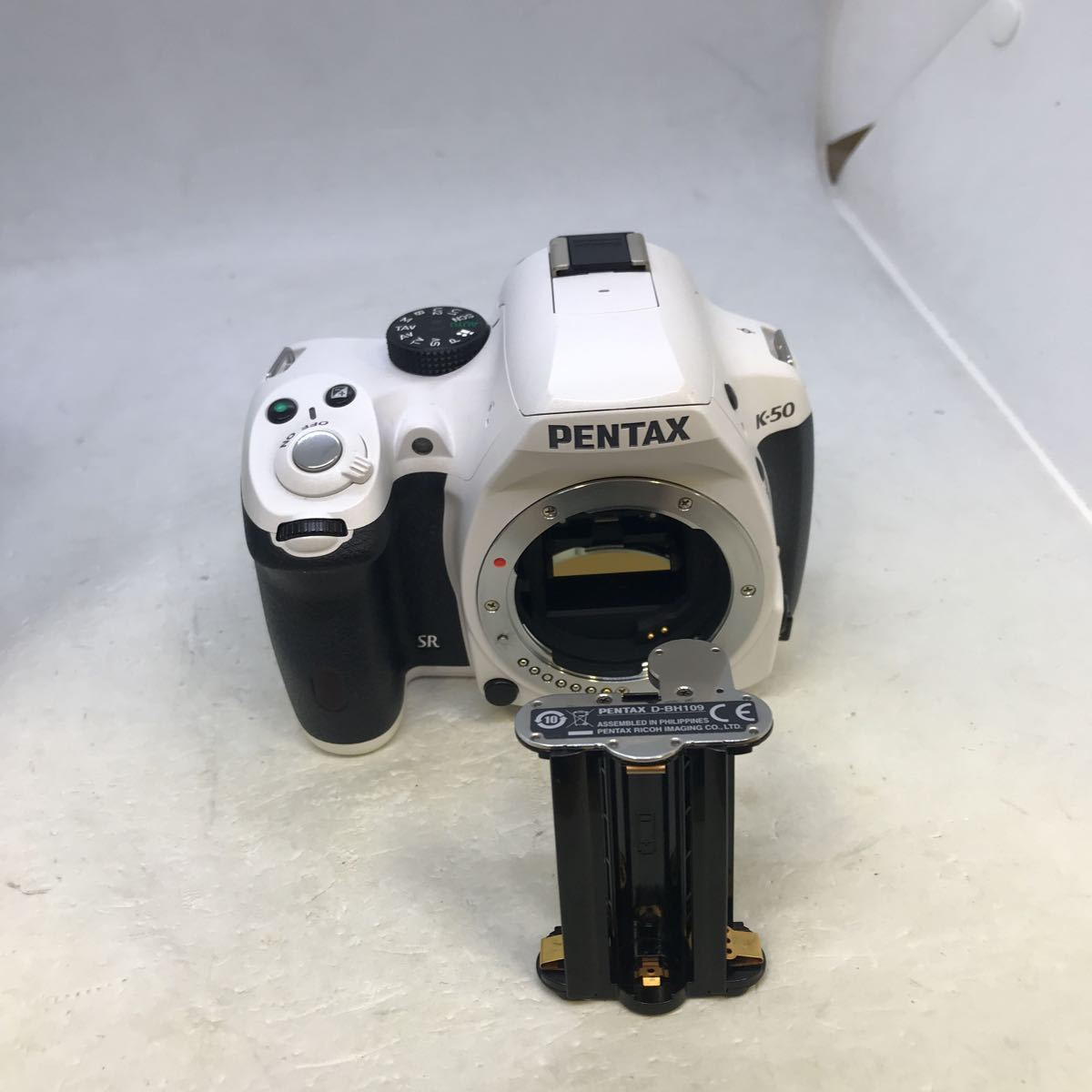 ☆極上美品☆ PENTAX ペンタックス K-50 ボディ 人気の白 絞り不良