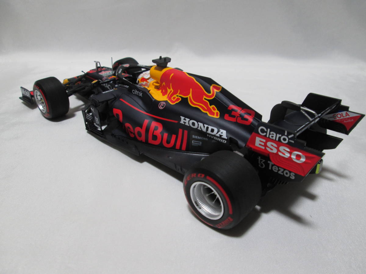 大人女性の レッドブル 1/18 ミニチャンプス RB16B フェルスタッペン