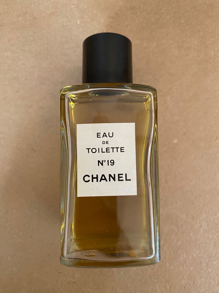 CHANEL  EAU DE TOILETTE  No.19  118ml  4FL.OZ  シャネル　香水　