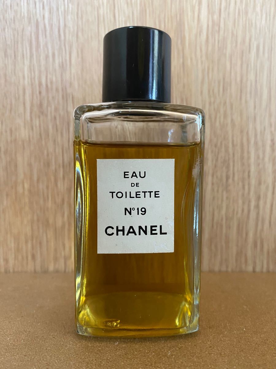 CHANEL  EAU DE TOILETTE  No.19  118ml  4FL.OZ  シャネル　香水　