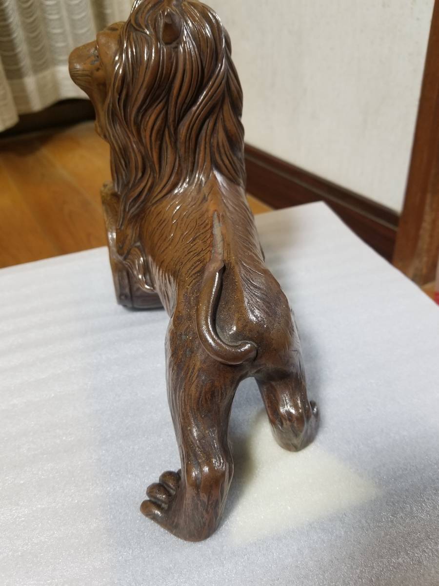 陶器製　獅子　置物　家紋丸に左三つ巴あり。_画像3