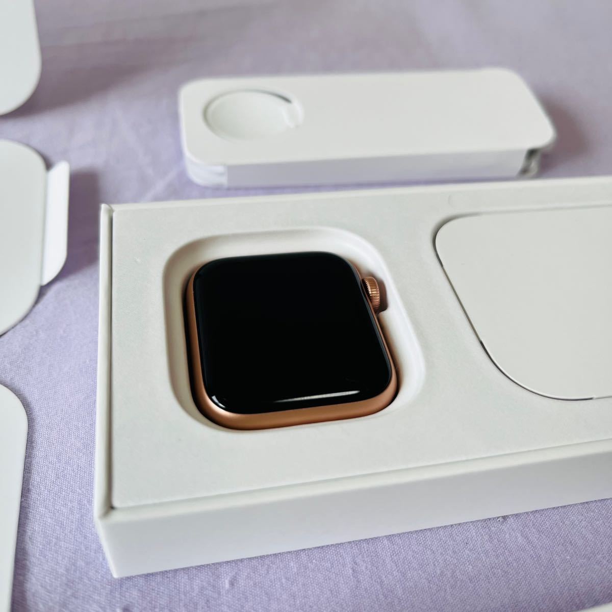 Apple Watch SE 40mm GPS + Cellularモデル ゴールド 本体 ピンク