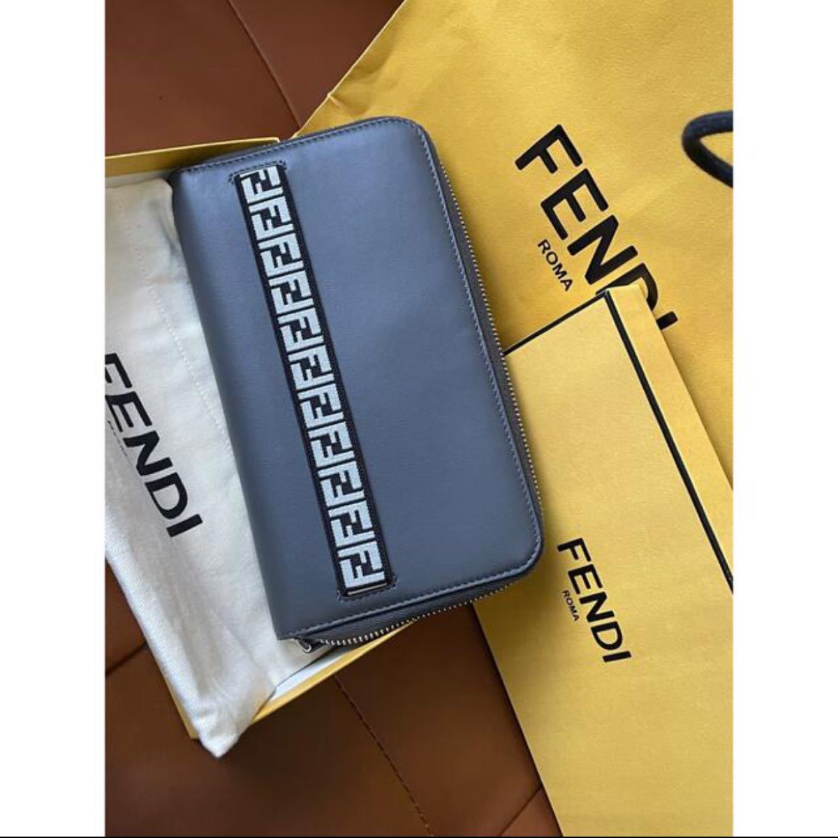 FENDI フェンディ セレリア 長財布 トラベルウォレット