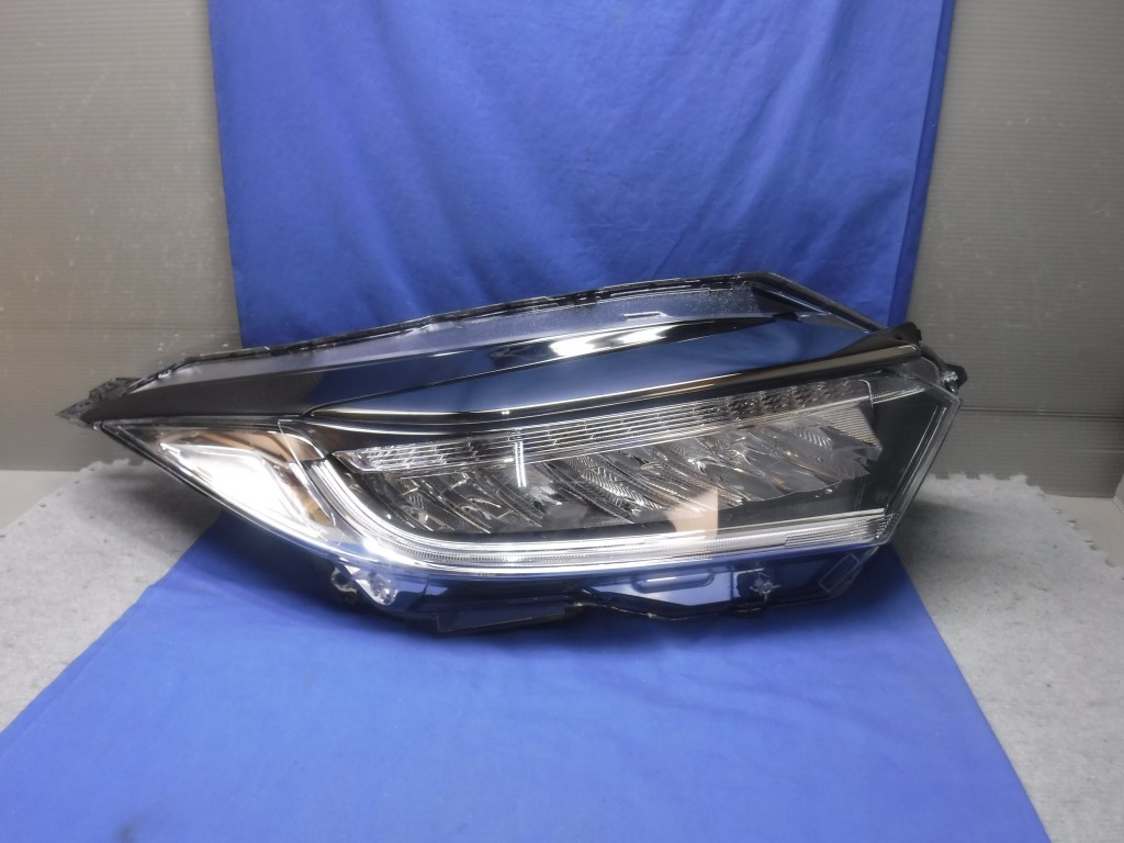 ヴェゼル RU1/RU2/RU3/RU4 後期 右ヘッドライト LED 100-62292 J5
