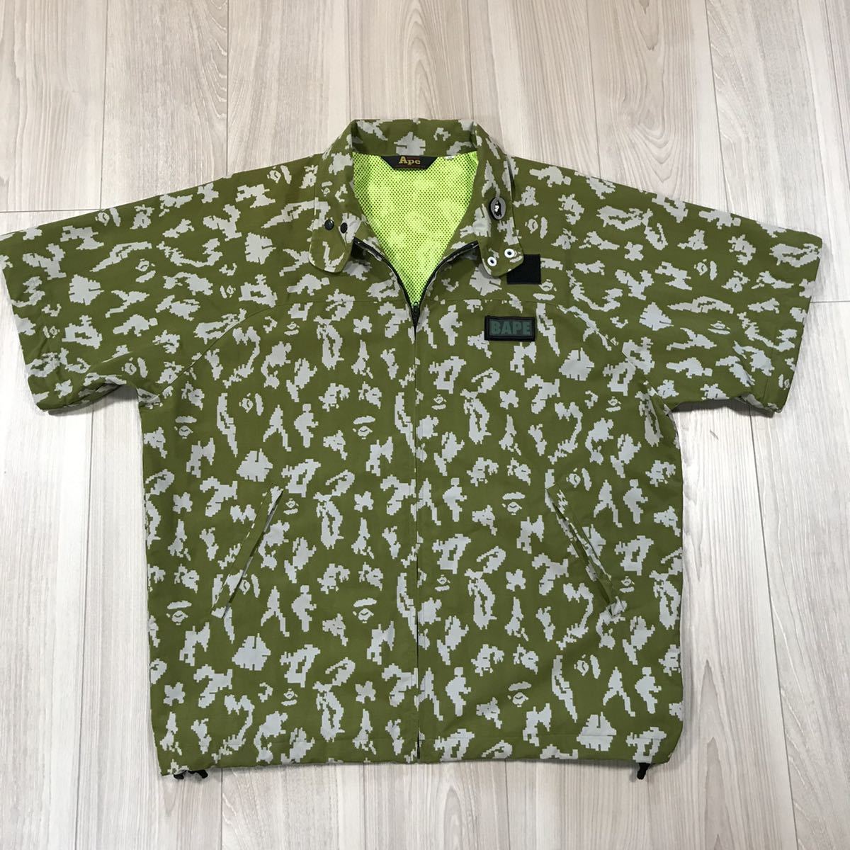 ほぼ新品A BATHING APE 2WAY NIGOアベイシングエイプ デジカモ ほぼ新品A BATHING APE 2WAY NIGOアベイシングエイプ デジカモ
