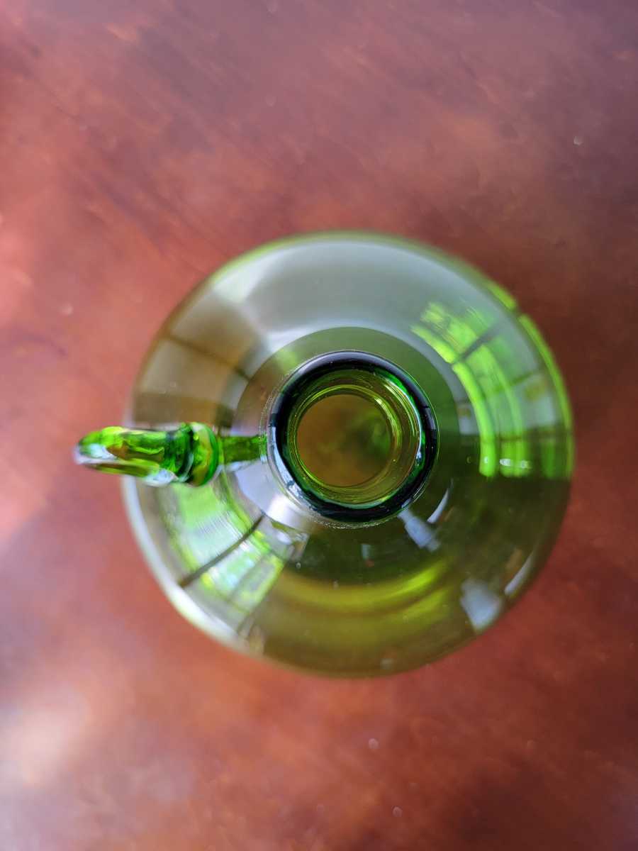 昭和レトロ アンティーク 古い 緑 グリーン ガラス瓶 ボトル瓶 デミジョンボトル 花瓶 オブジェ 什器 古道具 ゆらゆら 花瓶 花器
