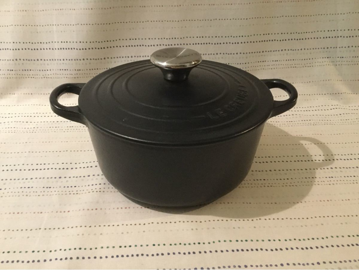 ル・クルーゼ ココットロンド 18cm マットブラック | laninternet.com.br