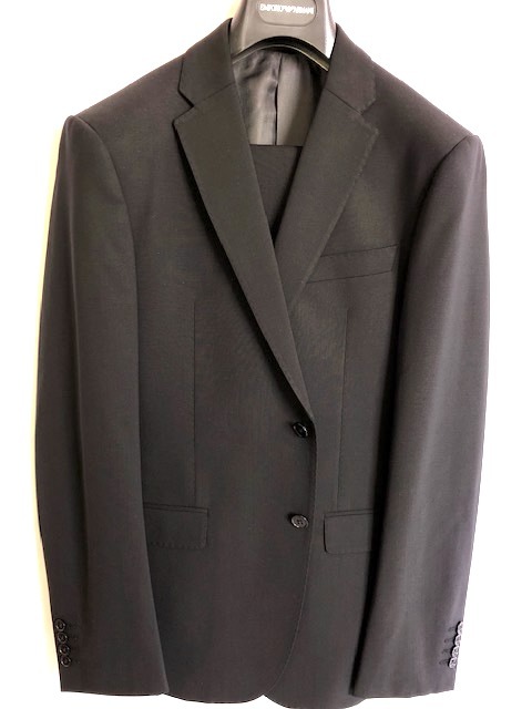 新品エンポリオ・アルマーニ(EMPORIO ARMANI) スーツ M-LINE　サイズ; 46 カラー；黒(BLACK)　様々な場面で着用可能です！