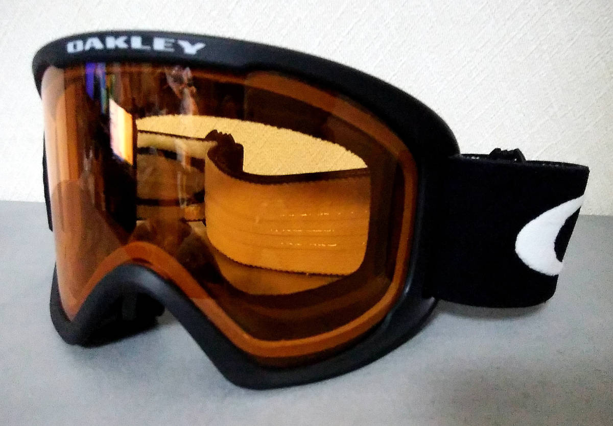 パーティを彩るご馳走や オークリー OAKLEY ゴーグル tco.it