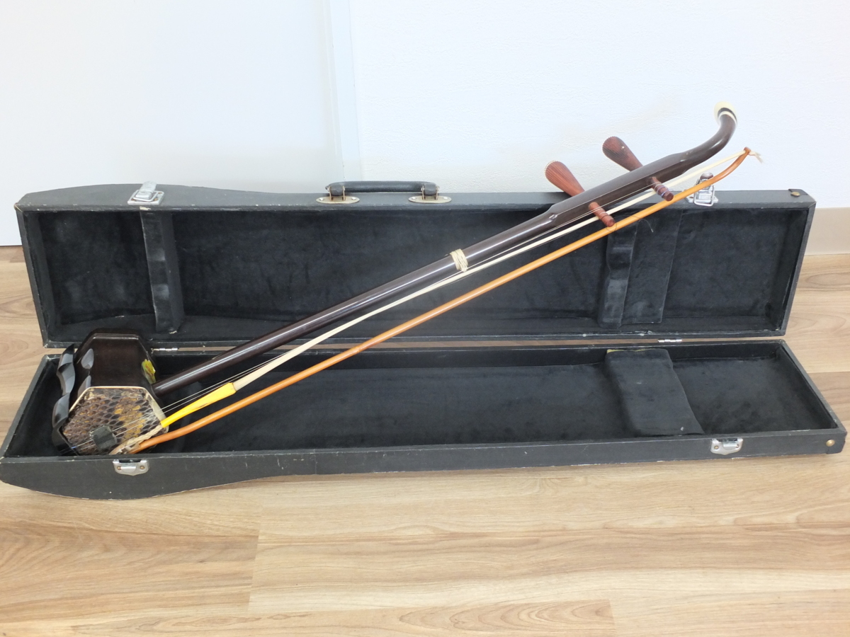 中国楽器 二胡 上海 民族楽器 ハードケース付き 弦楽器 ヘビ皮 伝統 