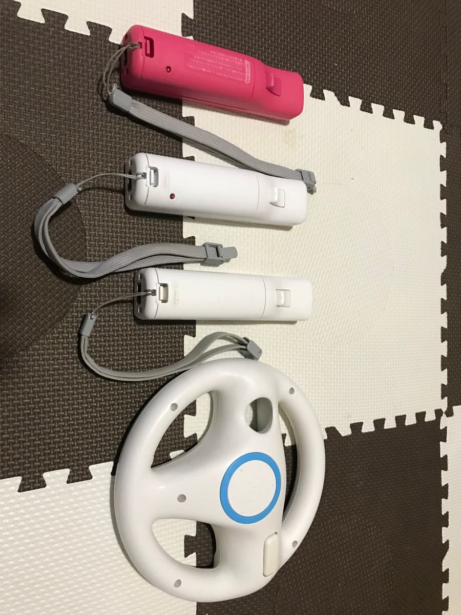 Wiiリモコンモーションプラス2個＋ Wiiリモコン、マリオカートハンドル