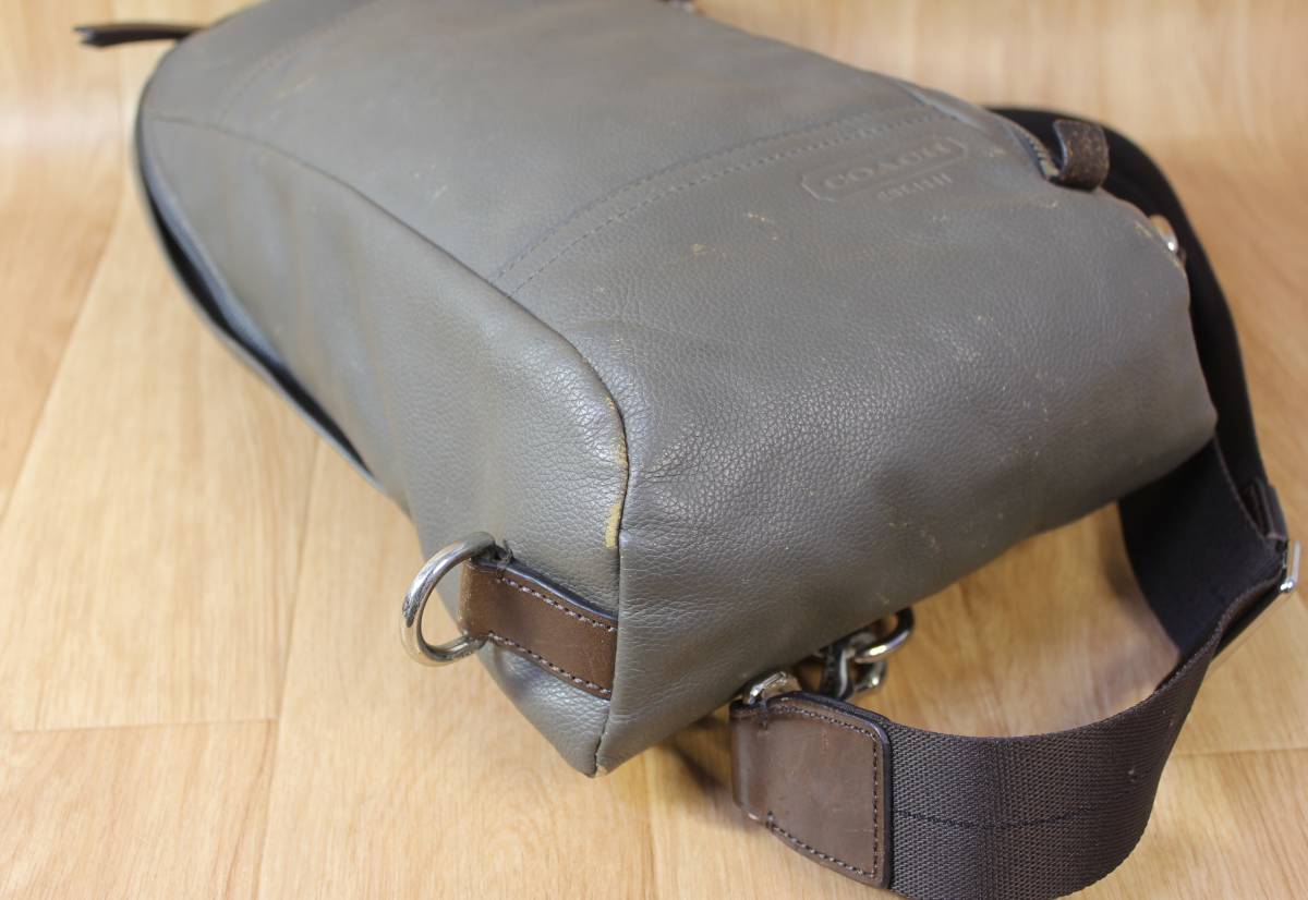 【レザー ボディバッグ】COACH トンプソン 70617 / グリーン系 _画像5