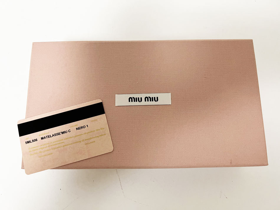 送料無料 miu miu ミュウミュウ ファスナー 長財布 レザー ブラック MATELASSE MIU C マトラッセ ミュウ クリアカラーストーン 5ML506 美品_画像10