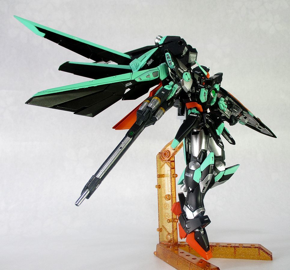 RG 1/144 ウイングガンダム ～漆黒の翼～ 改造改修塗装完成品_画像4