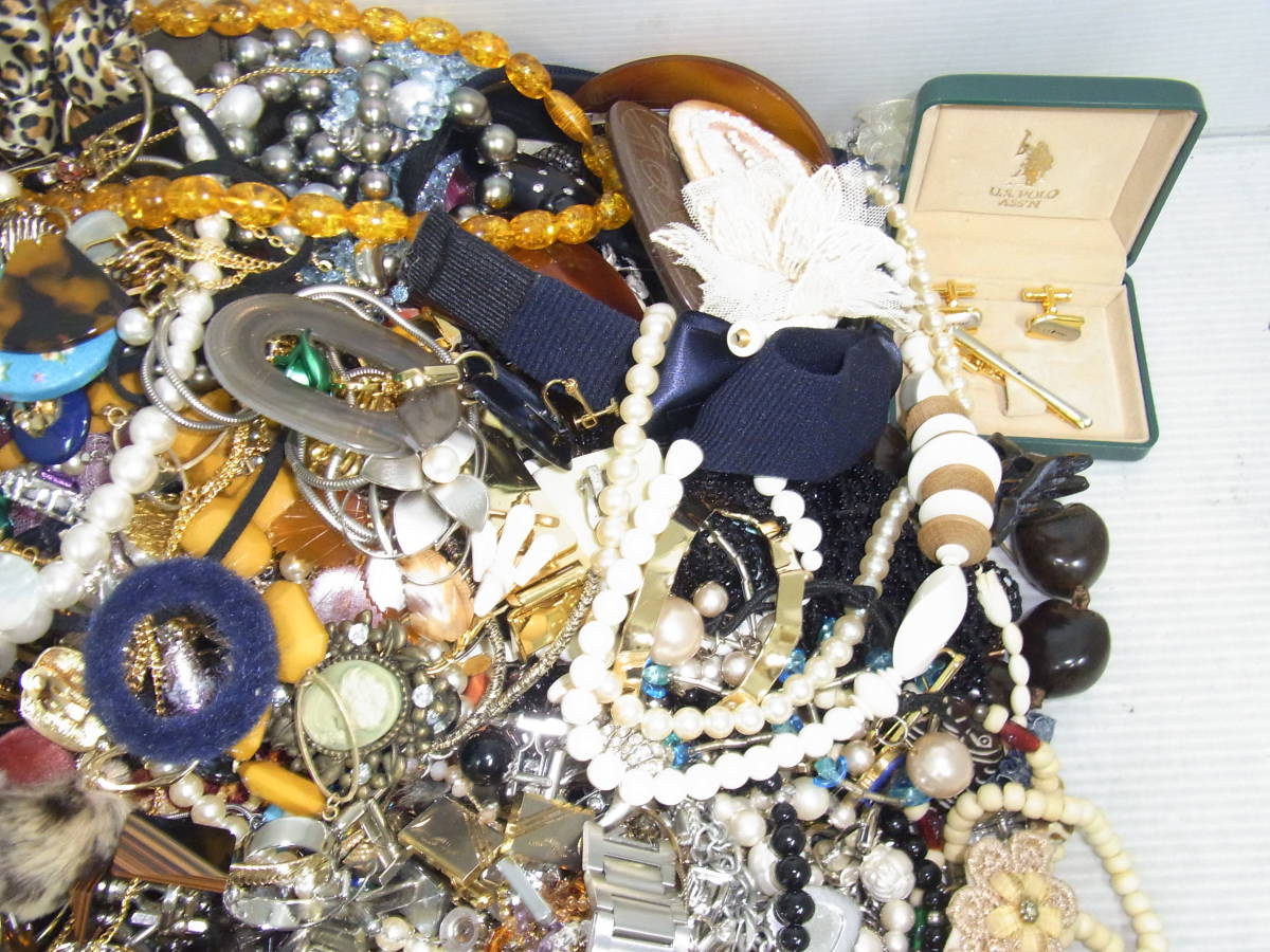 ③1円~!! ジャンク アクセサリー 大量 約9キロ ネックレス/ピアス ...