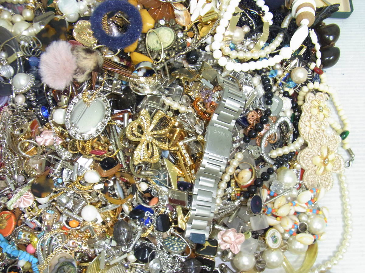 ③1円~!! ジャンク アクセサリー 大量 約9キロ ネックレス/ピアス ...