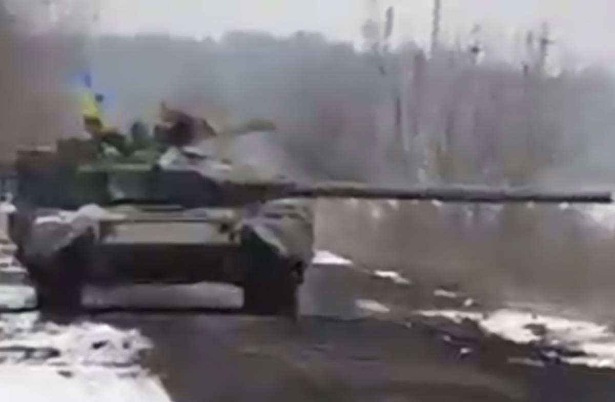 ■ トランペッター 【絶版】 1/35 T-80B MBT ＃StandWithUkraine_ウクライナ軍捕獲